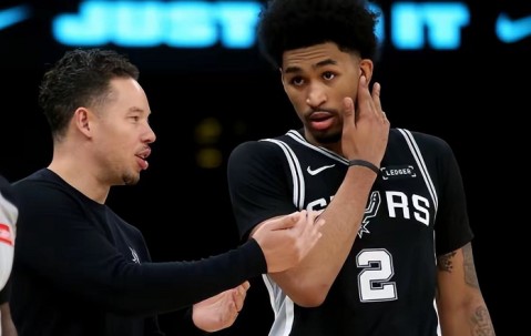 开云智能平台-16分8板1助1断！哈珀刷新NBA纪录，米奇别再暴殄天物